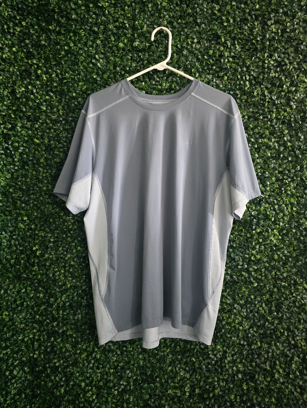 Arc'teryx Men's Light Gray Short-Sleeve T-shirt Size L